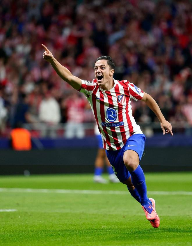 势不可挡！马克西31中15轰下38分2板4助1断1帽 末节独得16分（火力全开！马克西31投15中砍38分2板4助1断1帽 末节狂轰16分）