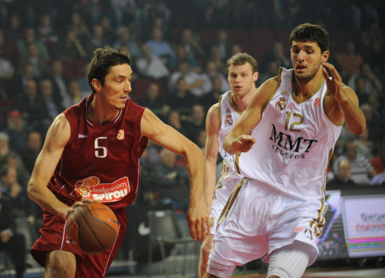 训练师：弗拉格还会继续进步 赛季中段会看到更加出色的他（训练师：弗拉格进步势头不减 赛季中段将更为抢眼）