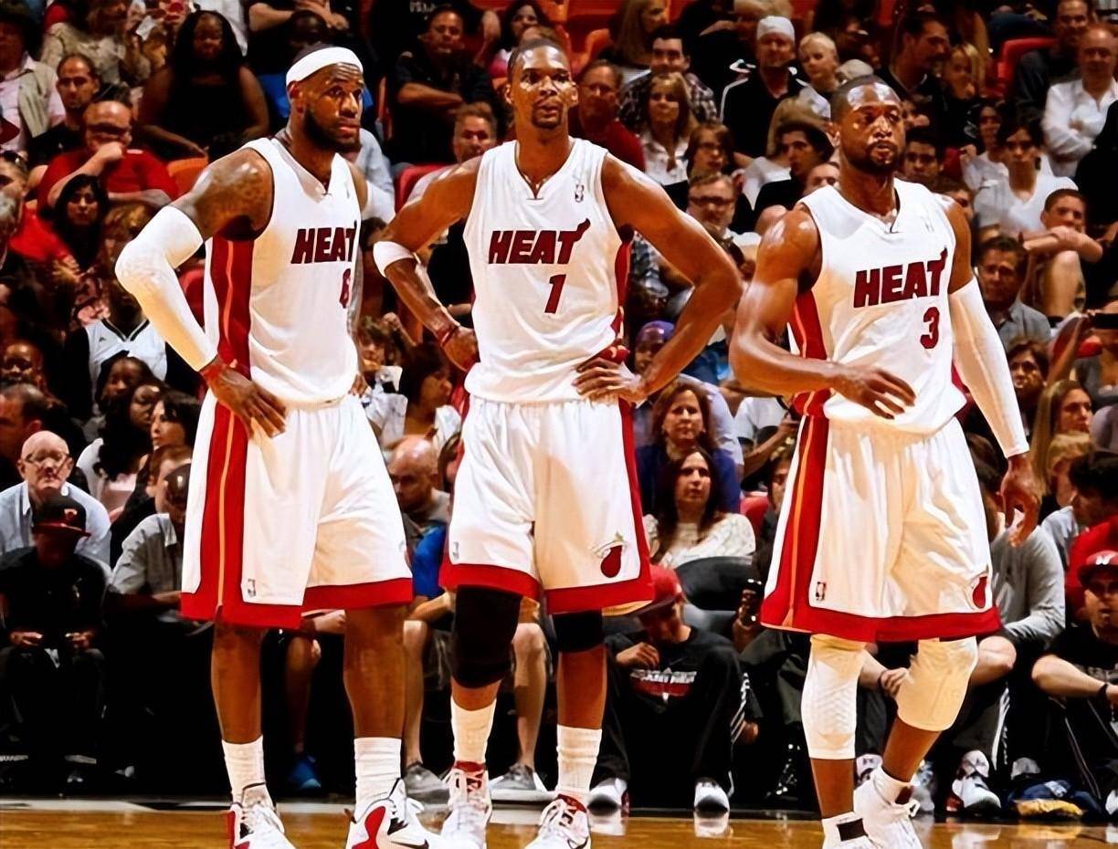 跌跌撞撞但是很有效！奎因转身过掉奥科吉跨步收球上篮得分（踉跄却高效！奎因转身摆脱奥科吉，跨步收球上篮得手）