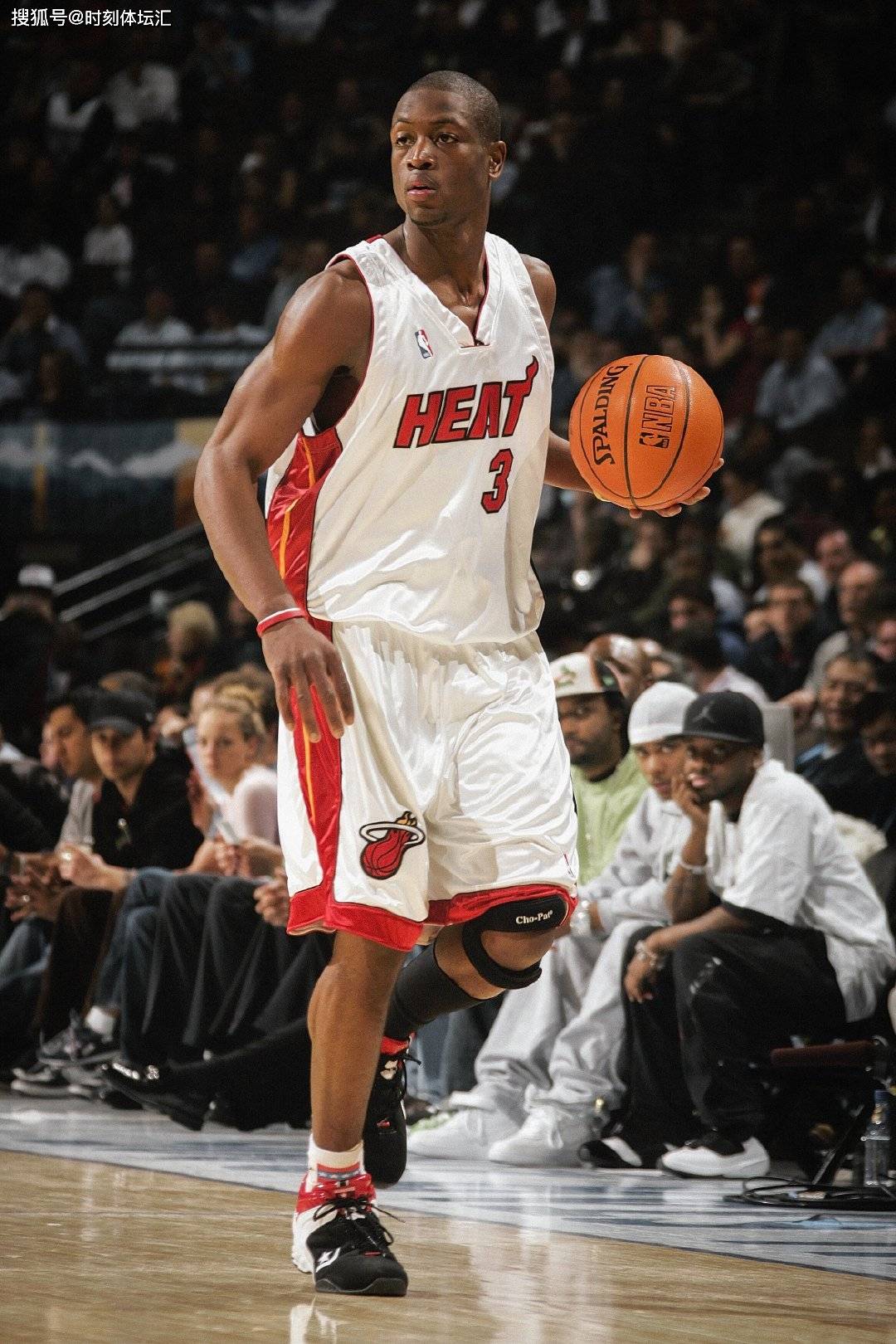 雷霆半场三分19中13，轰下74分&领先太阳26分（雷霆半场三分19投13中，砍下74分，领先太阳26分）