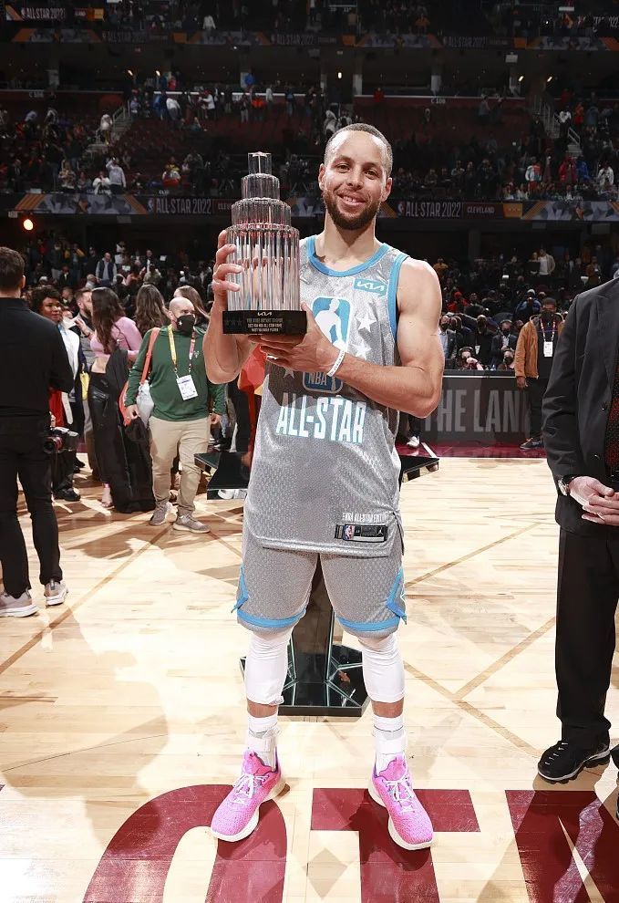 斯基拉：那不勒斯依然想租梅努，球员也想要获得更多出场机会（斯基拉：那不勒斯仍寻求租借梅努，球员渴望增加出场时间）