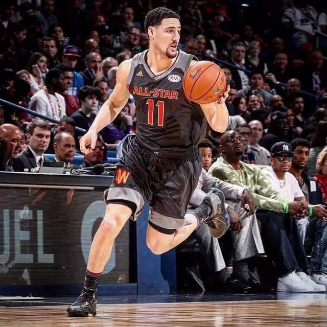 官方：拜仁边锋奥利塞当选德甲11月最佳球员（官宣：拜仁翼锋奥利塞荣膺德甲11月最佳球员）