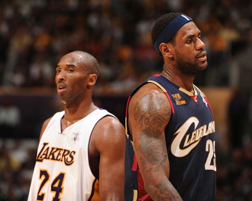 足球英超豪门逆转取胜，主帅赛后握拳怒吼（英超豪门逆转告捷，主帅终场握拳怒吼）