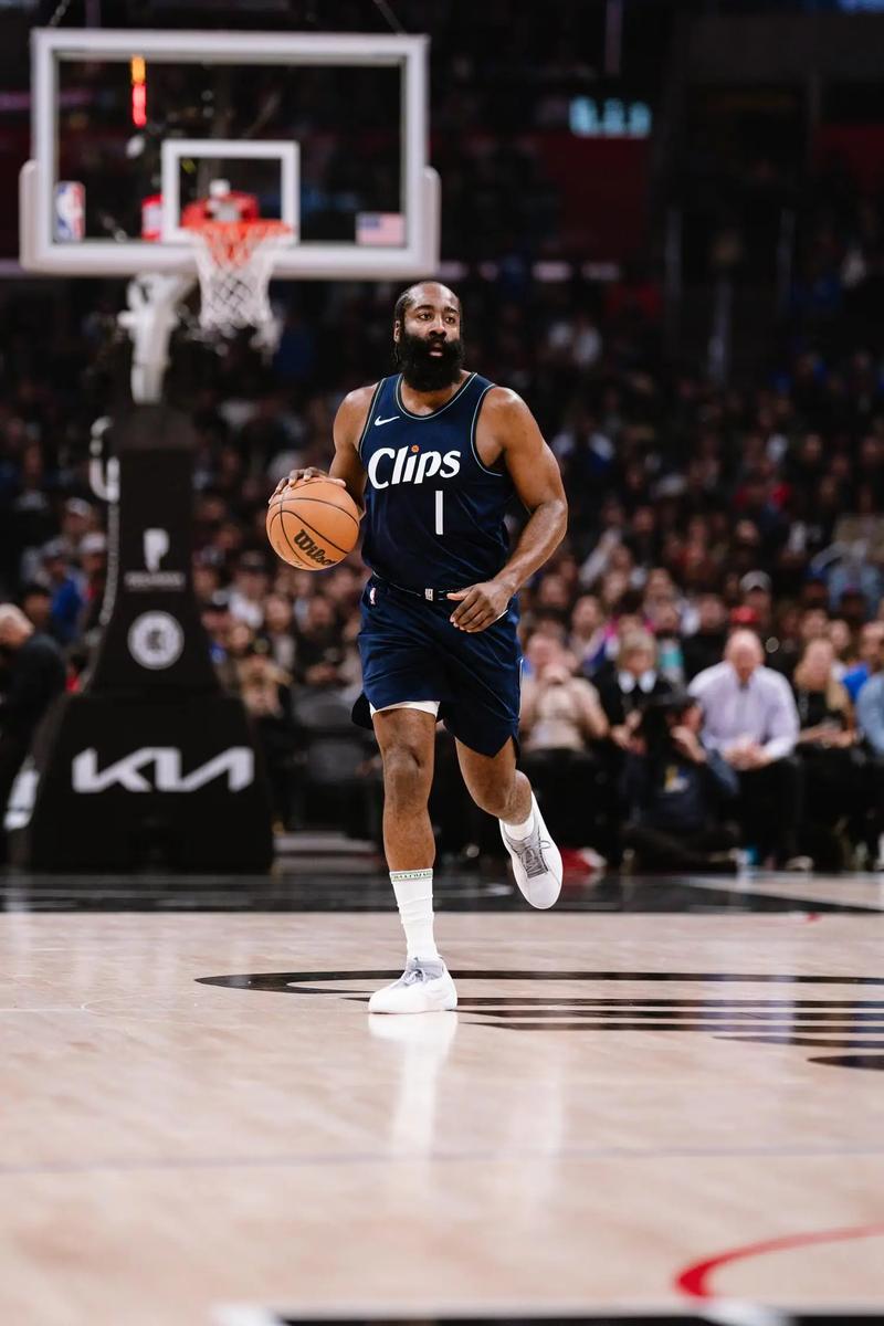 孔蒂：祝贺球员们，必须对他们说谢谢、谢谢、再谢谢（孔蒂：向球员们表示祝贺，我要对他们说三声“谢谢”）