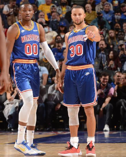 如何在野球场成为全场焦点？（如何在野球场脱颖而出，吸引全场目光？）