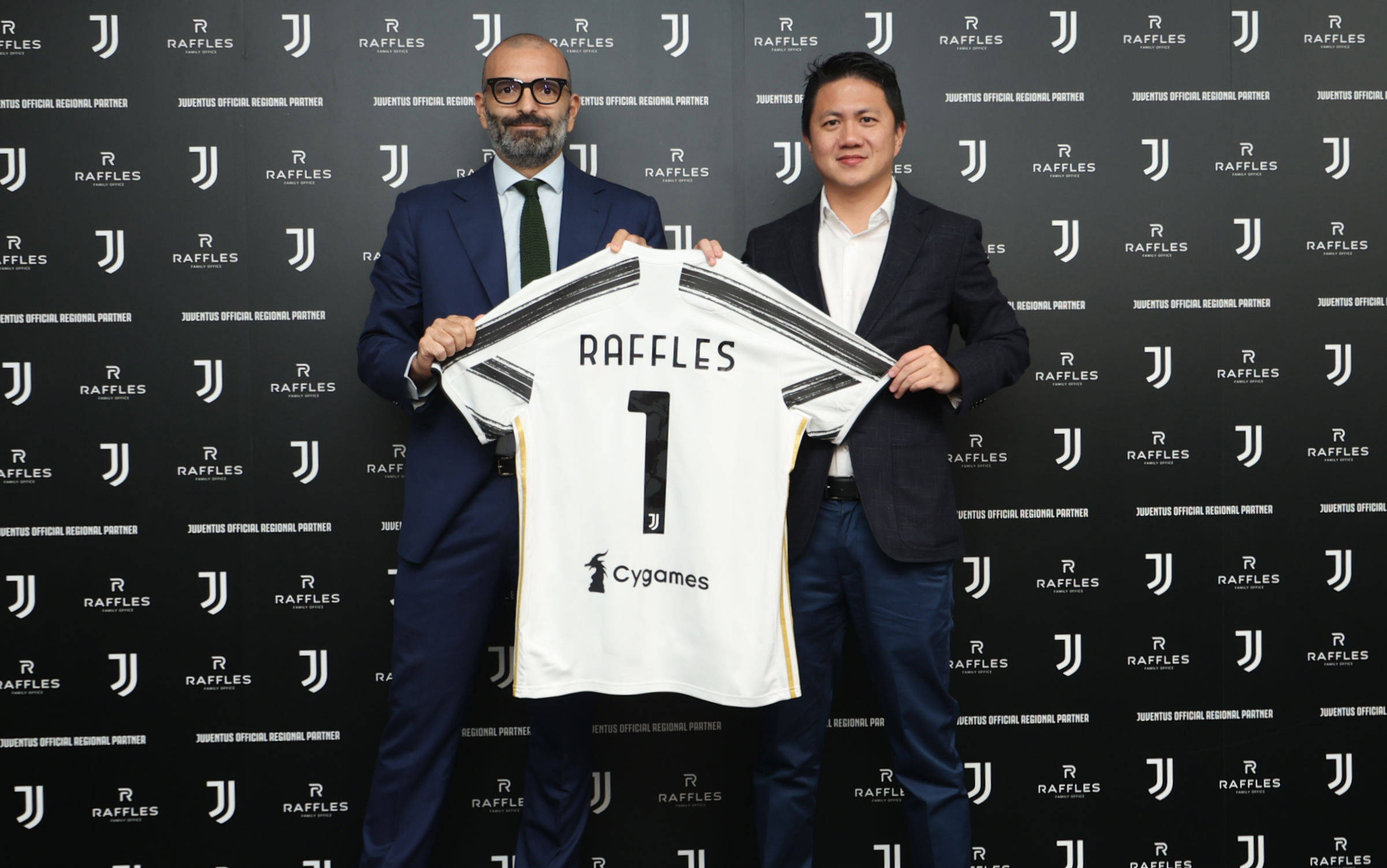 西甲半场：纳瓦罗、N.威廉姆斯建功，毕尔巴鄂2-0莱万特（西甲半场战报：毕尔巴鄂2-0领先莱万特，纳瓦罗与N.威廉姆斯破门）