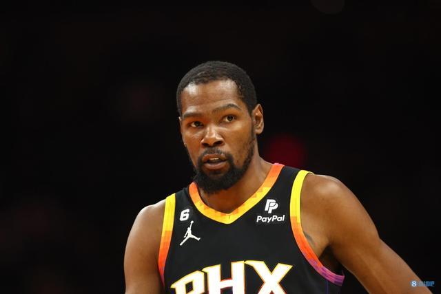 记者：米兰可能尝试冬窗送走圣地亚哥，然后再签更高效的前锋（记者称：米兰冬窗或放走圣地亚哥，转而引进效率更高的射手）