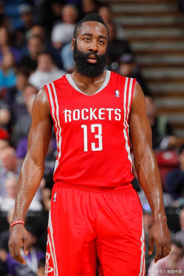 NBA常规赛战报：湖人客场险胜太阳（NBA常规赛快讯：湖人客场险擒太阳）