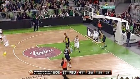 弗拉格：欧文一直在照顾全队，他是一位很棒的老将（弗拉格盛赞欧文对球队照顾周到，是位出色的老将）