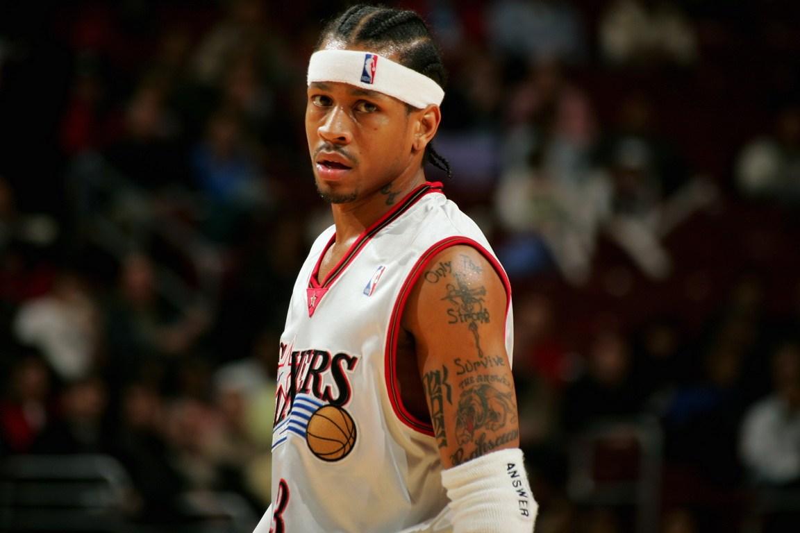 本赛季开拓者打勇士三分命中率43.6%，打其他队32.1%（本季开拓者对勇士三分命中率43.6%，对其余对手仅32.1%）