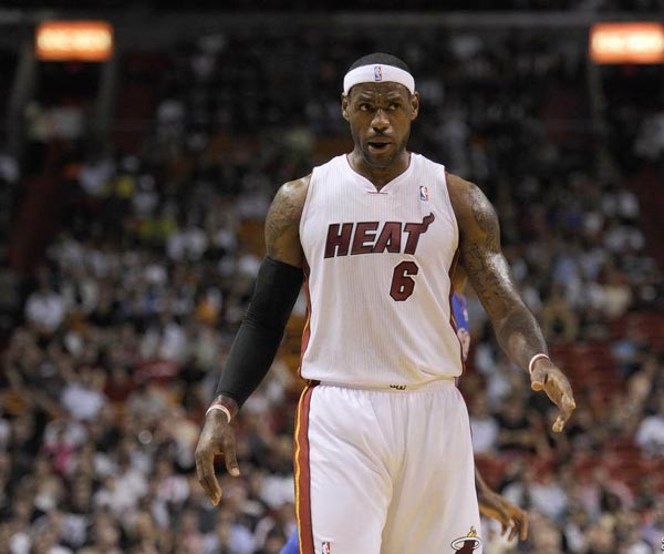 多方消息：萨利巴没有被拍到随队前往维拉公园球场（多家消息源：未见萨利巴随队赴维拉公园球场）