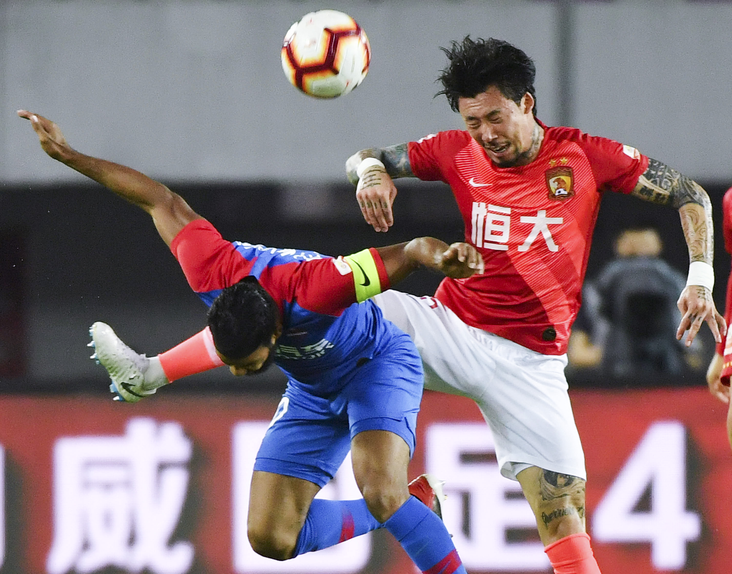 塔帅：害怕凯恩？我不会用这个词；希望我们比上次交手时更好（塔帅：谈不上惧怕凯恩；盼球队比上次交锋更出色）