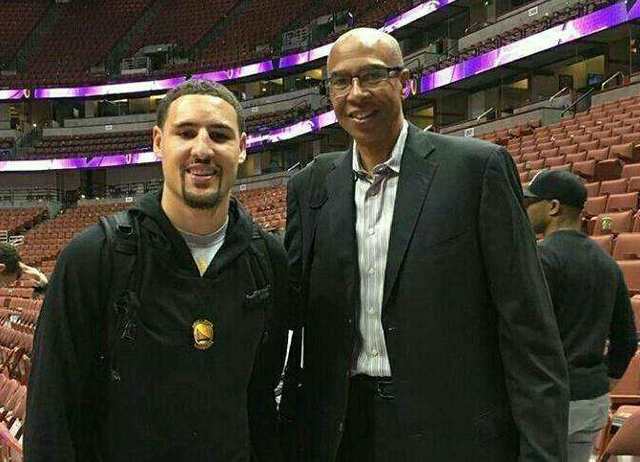 哈特半场表现惊人，高效得分与助攻展现全面实力（哈特半场火力全开，高效率得分与助攻尽显全能风采）