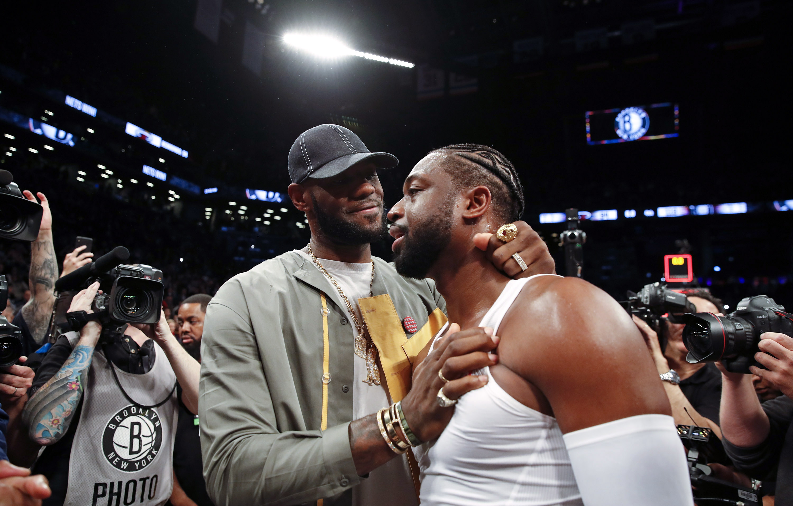 成都蓉城主帅徐正源获三年大合同，球队获亚冠资格，有望争夺双冠，球迷期待新赛季表现。（成都蓉城与主帅徐正源签三年长约，锁定亚冠席位冲击双冠，球迷热盼新赛季）