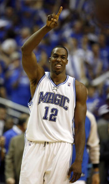 赛季最佳一战？庞峥麟半场弹无虚发 7中7&三分2中2怒轰21分！（赛季之巅？庞峥麟半场神准：7投7中、三分2投2中狂砍21分）